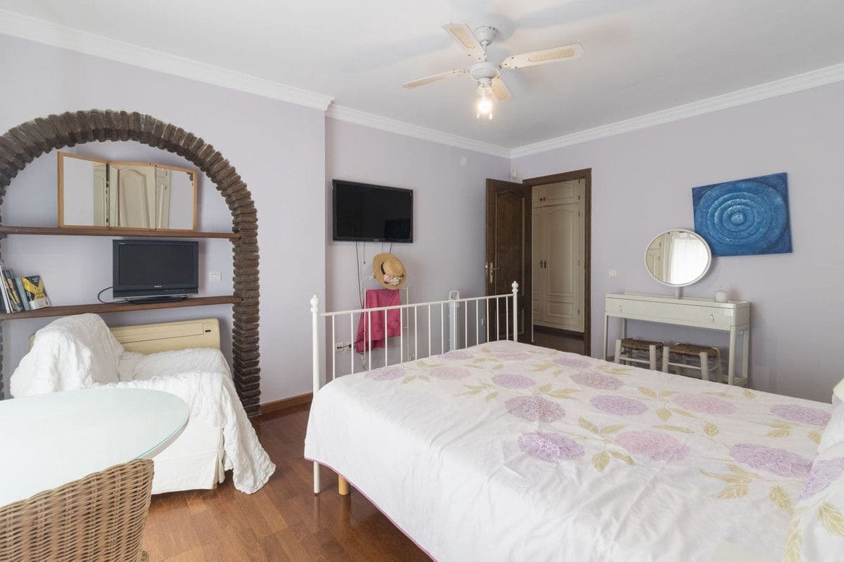 6 chambre Villa/Maison à vendre à Fuengirola avec piscine garage - 820 000 € (Ref: 9469858)