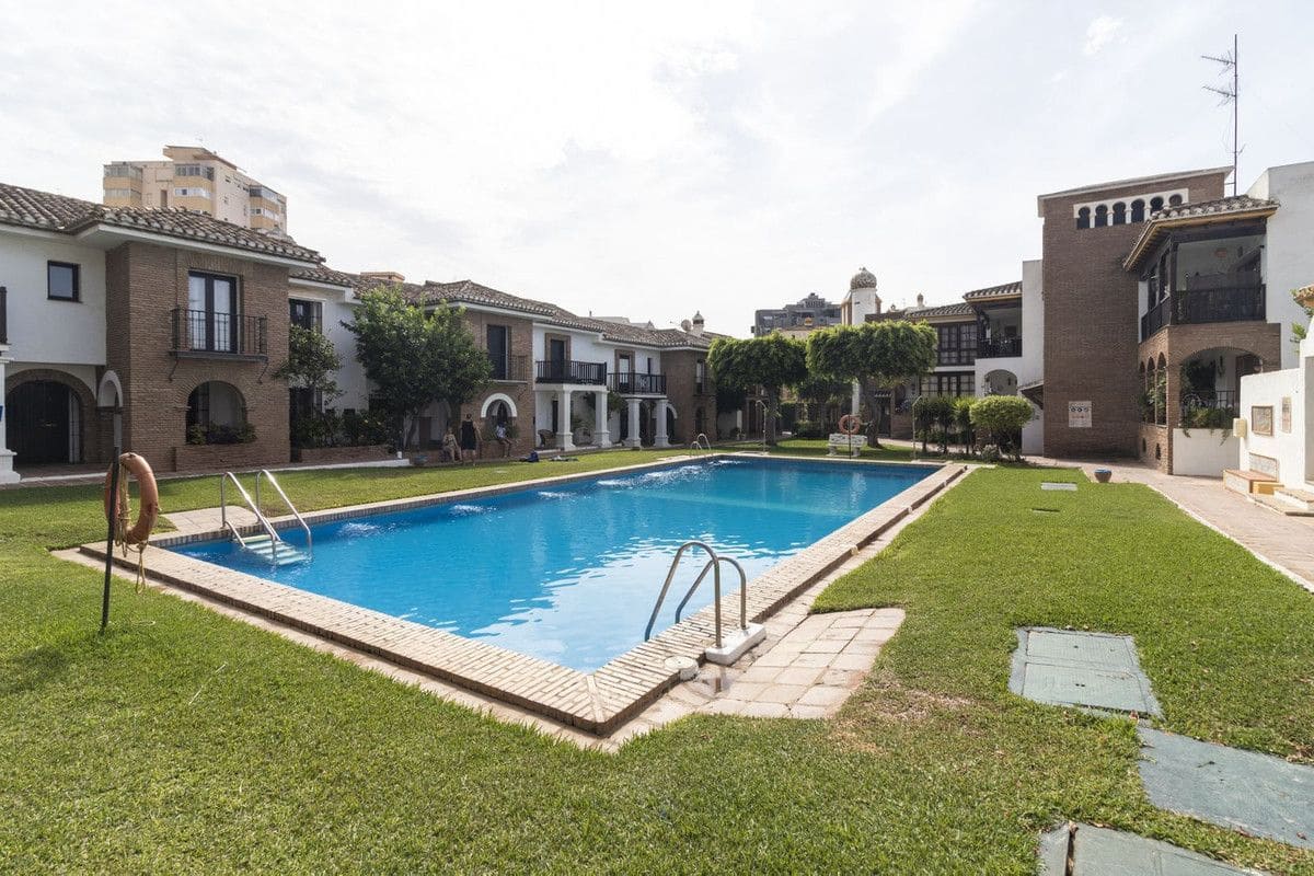 6 chambre Villa/Maison à vendre à Fuengirola avec piscine garage - 820 000 € (Ref: 9469858)