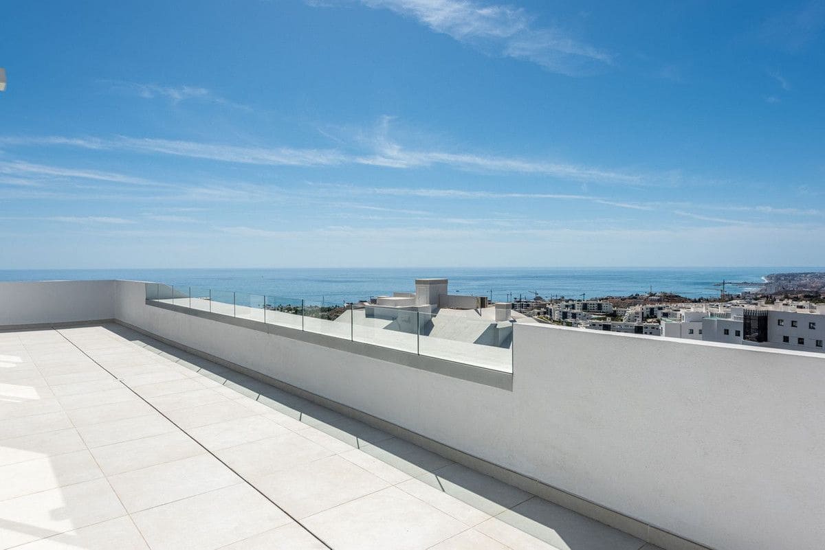 2 bedroom Penthouse for sale in Fuengirola with pool garage - € 825,000 (Ref: 9469867)