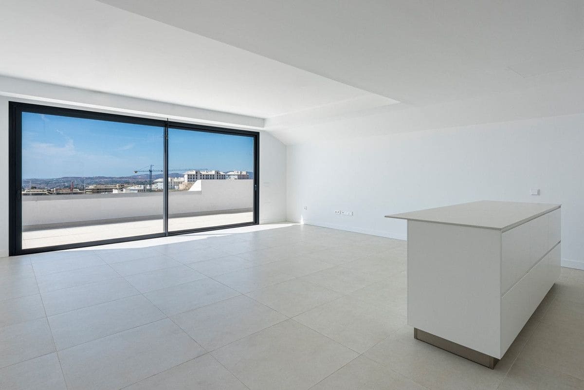 2 bedroom Penthouse for sale in Fuengirola with pool garage - € 825,000 (Ref: 9469867)