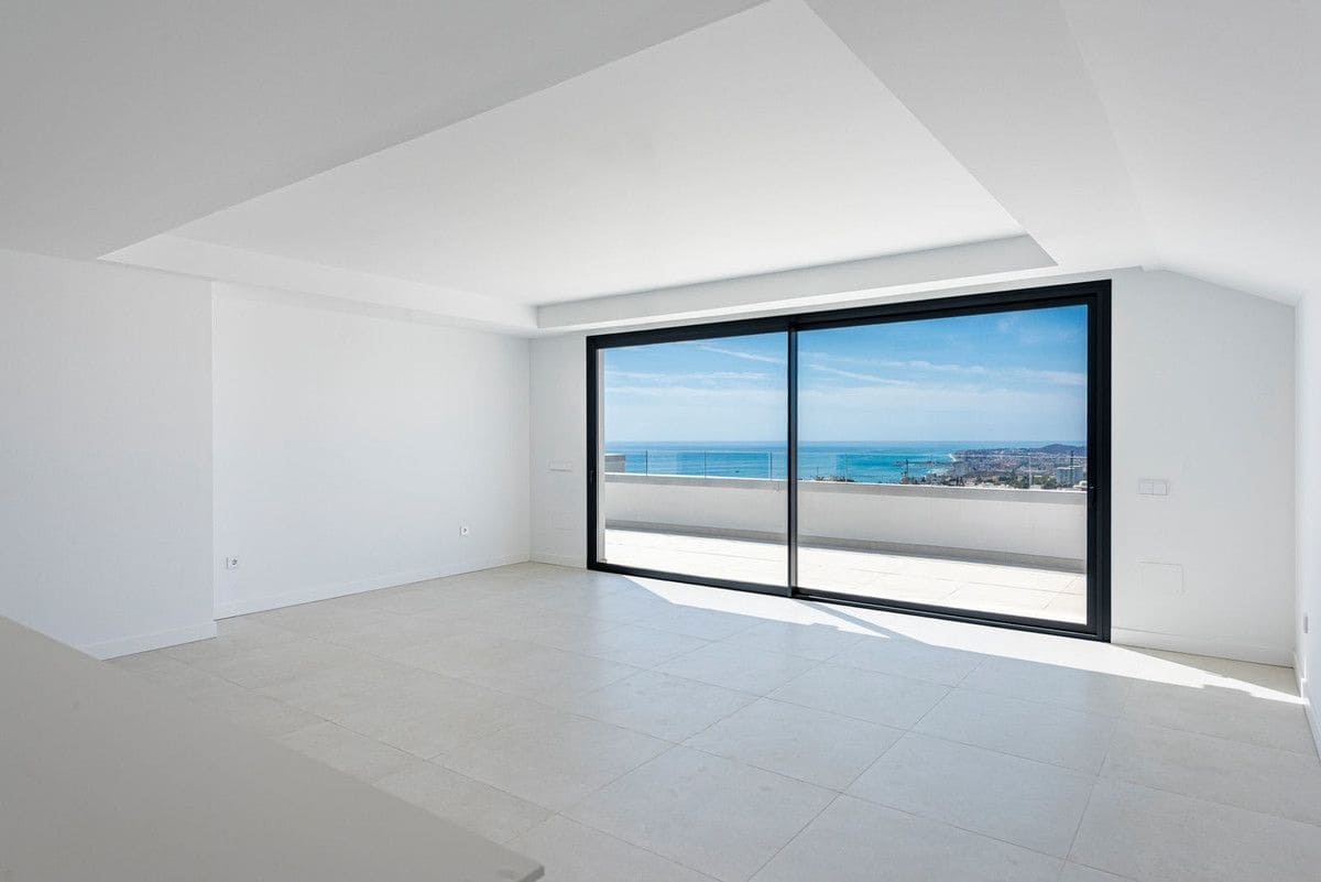 2 bedroom Penthouse for sale in Fuengirola with pool garage - € 825,000 (Ref: 9469867)