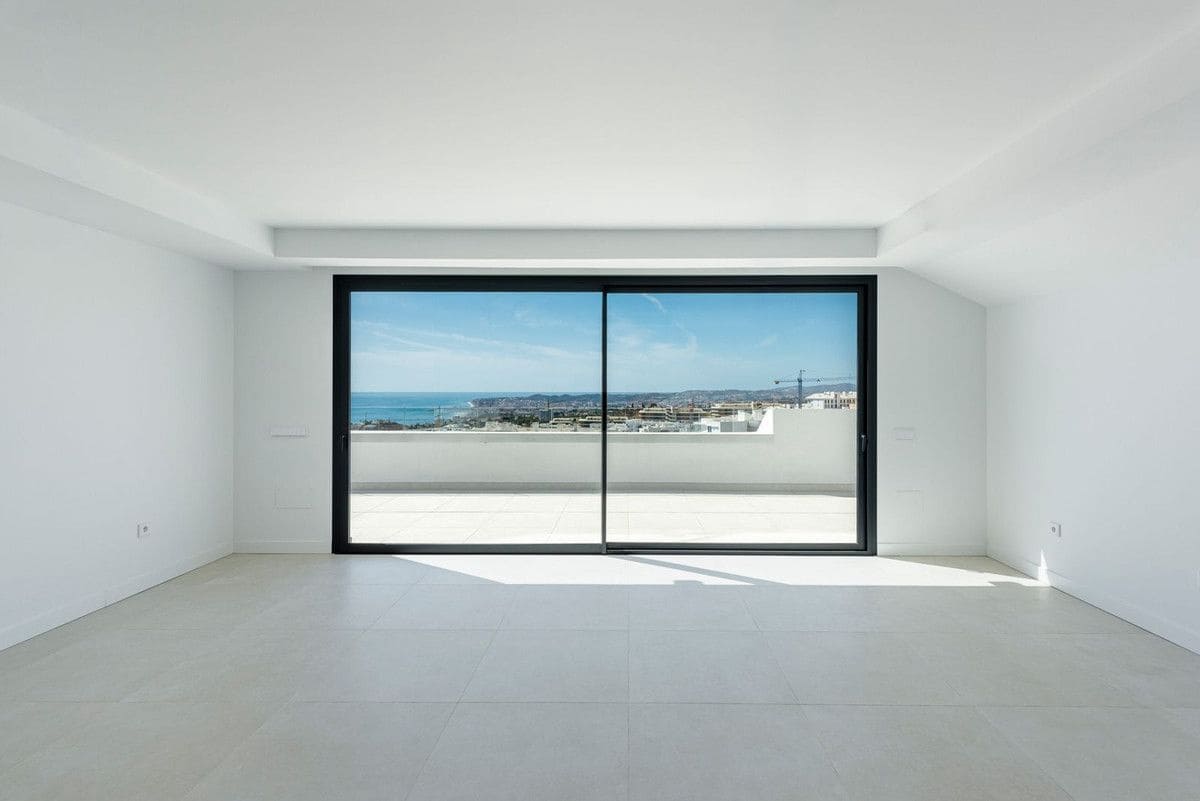 2 bedroom Penthouse for sale in Fuengirola with pool garage - € 825,000 (Ref: 9469867)