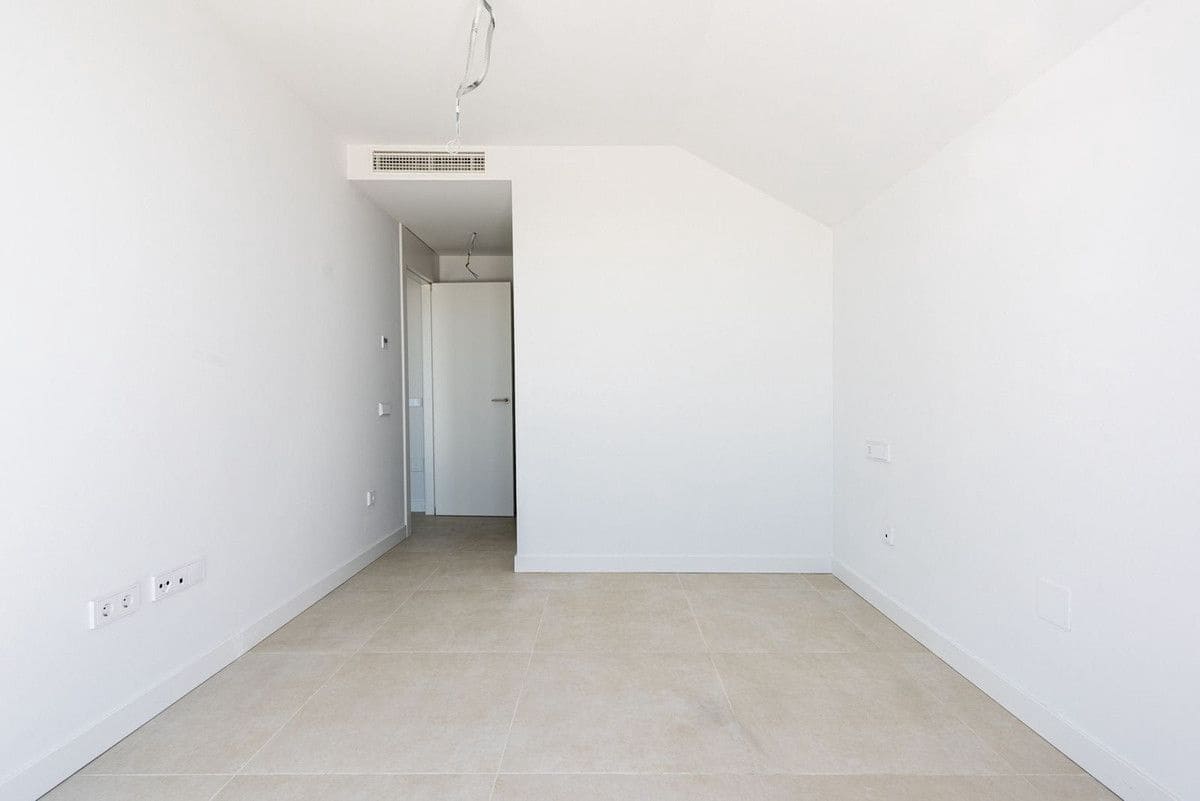 2 bedroom Penthouse for sale in Fuengirola with pool garage - € 825,000 (Ref: 9469867)