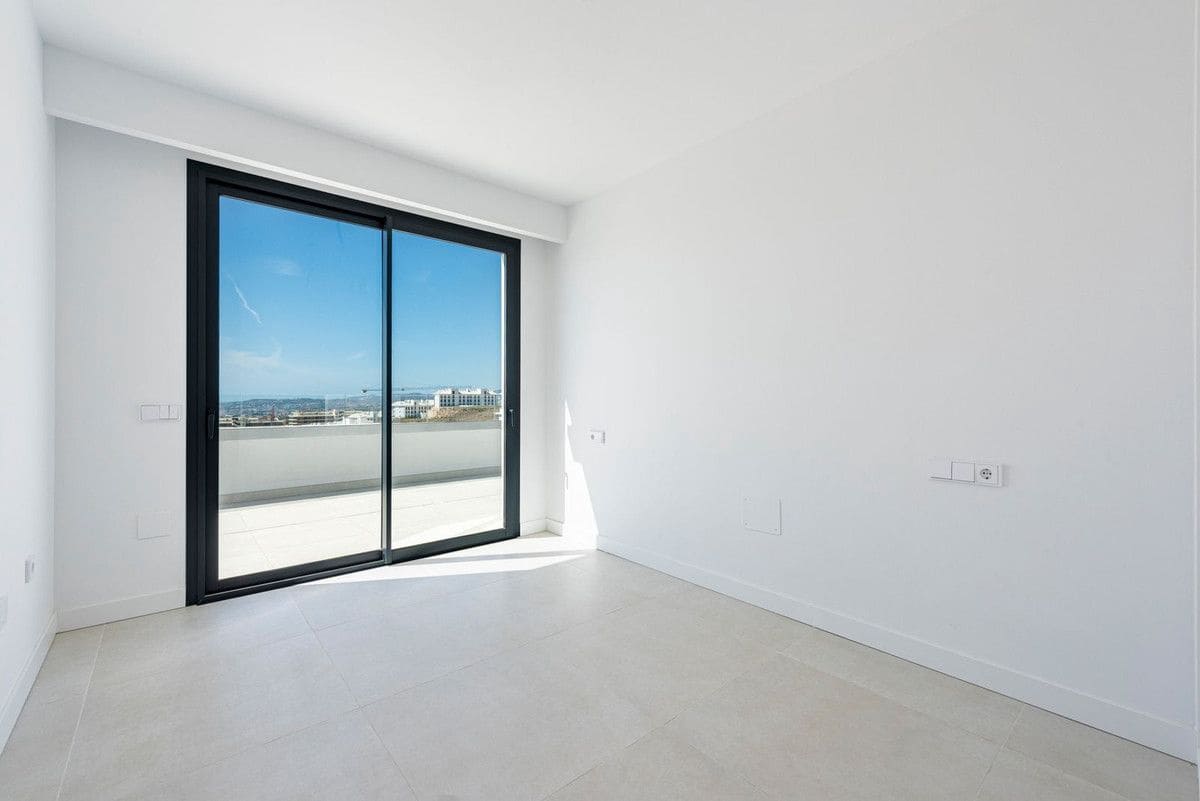 2 bedroom Penthouse for sale in Fuengirola with pool garage - € 825,000 (Ref: 9469867)