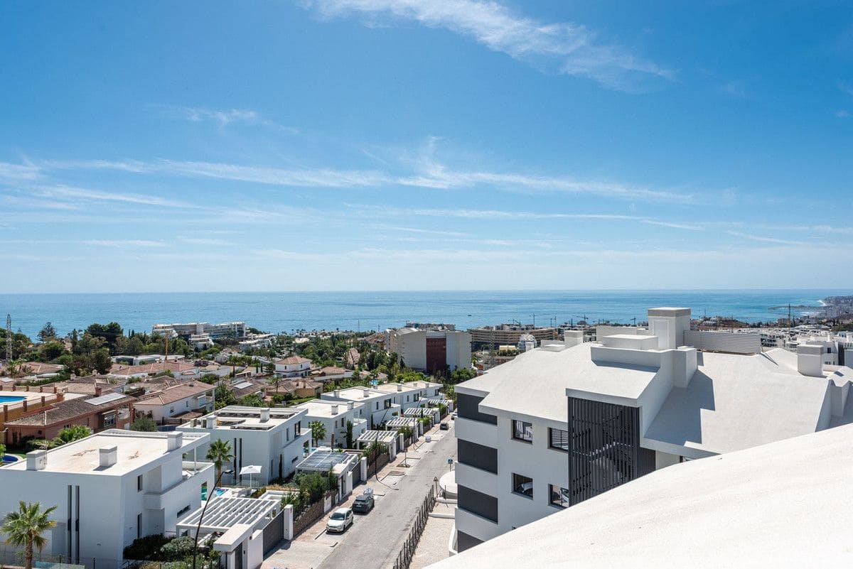 2 bedroom Penthouse for sale in Fuengirola with pool garage - € 825,000 (Ref: 9469867)