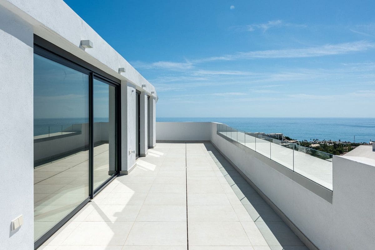 2 bedroom Penthouse for sale in Fuengirola with pool garage - € 825,000 (Ref: 9469867)