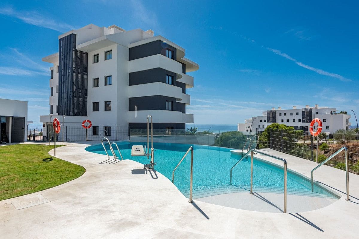 2 bedroom Penthouse for sale in Fuengirola with pool garage - € 825,000 (Ref: 9469867)