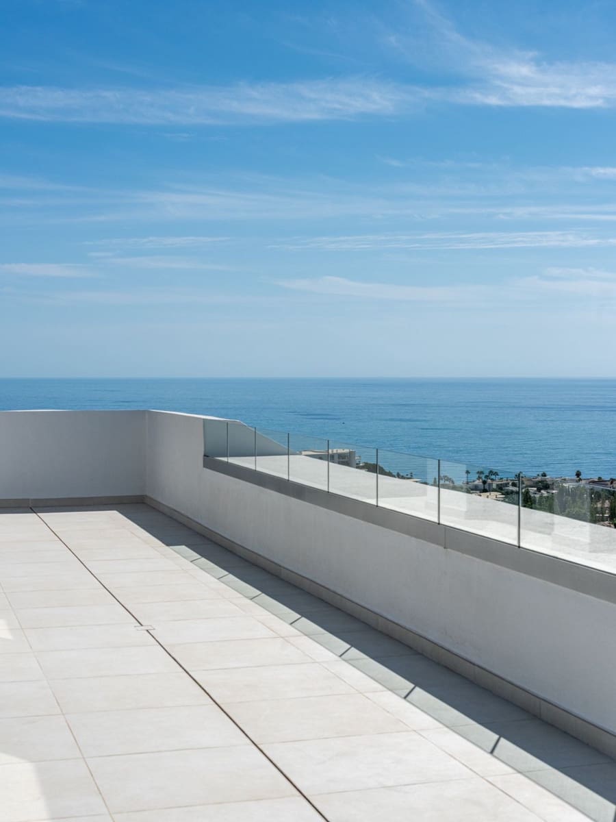 2 bedroom Penthouse for sale in Fuengirola with pool garage - € 825,000 (Ref: 9469867)