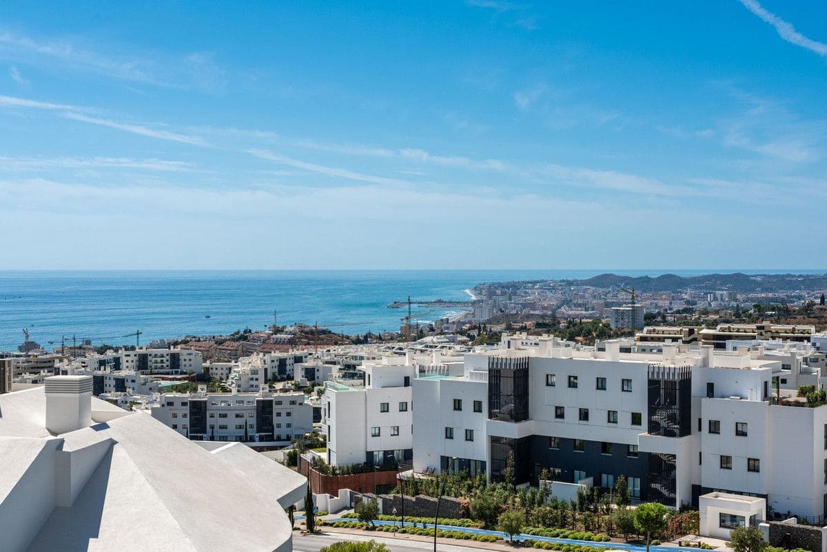 2 bedroom Penthouse for sale in Fuengirola with pool garage - € 825,000 (Ref: 9469867)