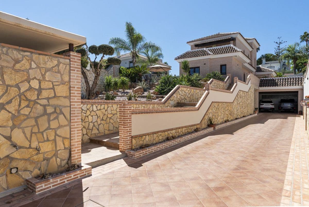 5 soveværelse Villa til salg i Mijas med swimmingpool garage - € 1.750.000 (Ref: 9469872)