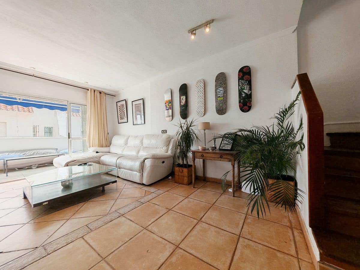 3 slaapkamer Halfvrijstaande villa te koop in Mijas met zwembad - € 450.000 (Ref: 9469880)