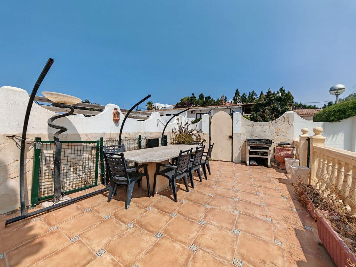 3 slaapkamer Halfvrijstaande villa te koop in Mijas met zwembad - € 450.000 (Ref: 9469880)