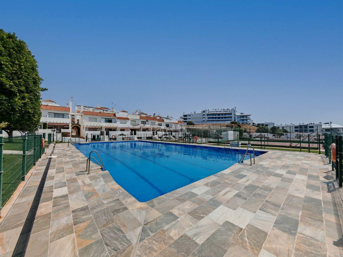 3 slaapkamer Halfvrijstaande villa te koop in Mijas met zwembad - € 450.000 (Ref: 9469880)