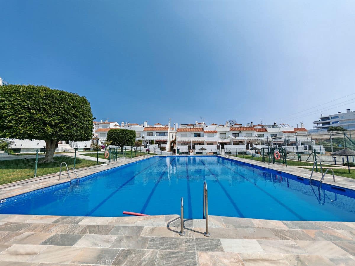 3 slaapkamer Halfvrijstaande villa te koop in Mijas met zwembad - € 450.000 (Ref: 9469880)