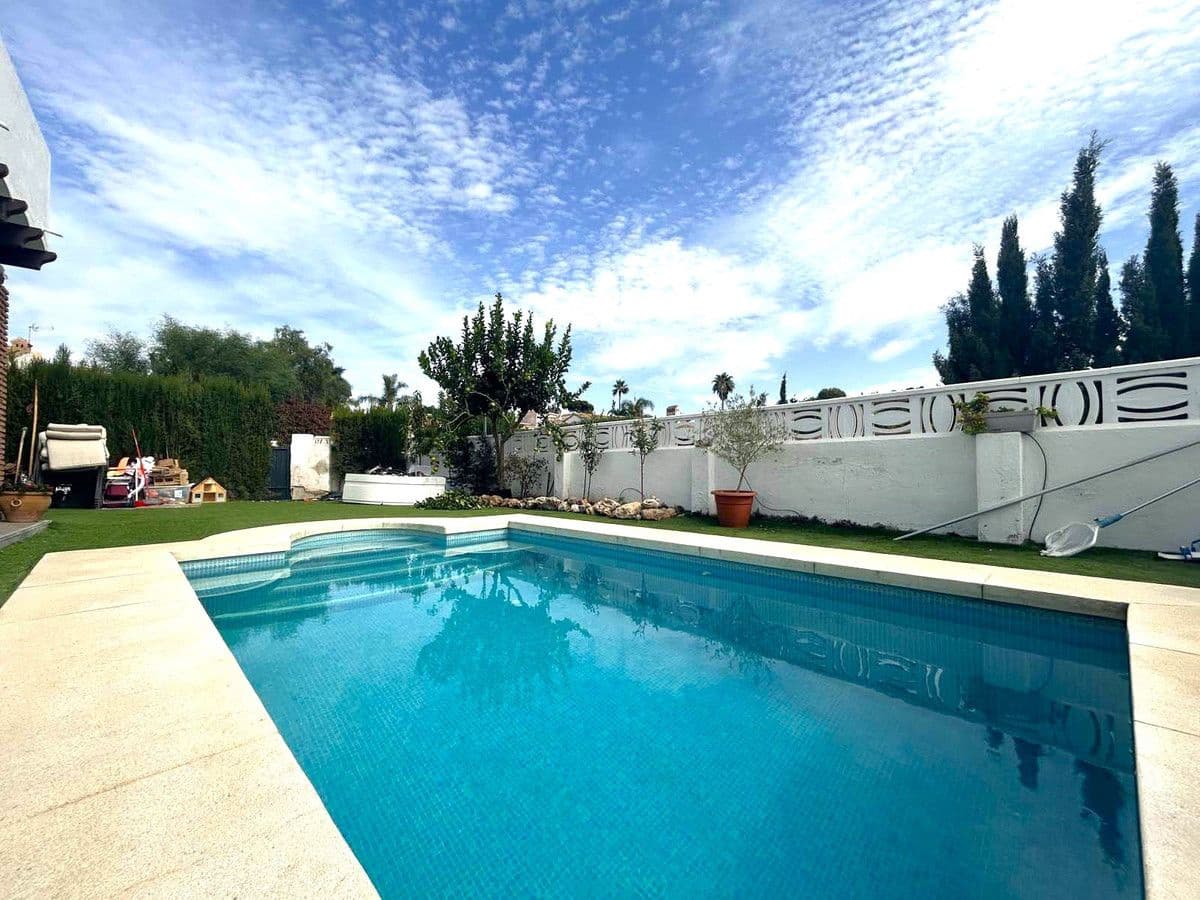 4 bedroom Villa for sale in Mijas with pool garage - € 850,000 (Ref: 9469883)