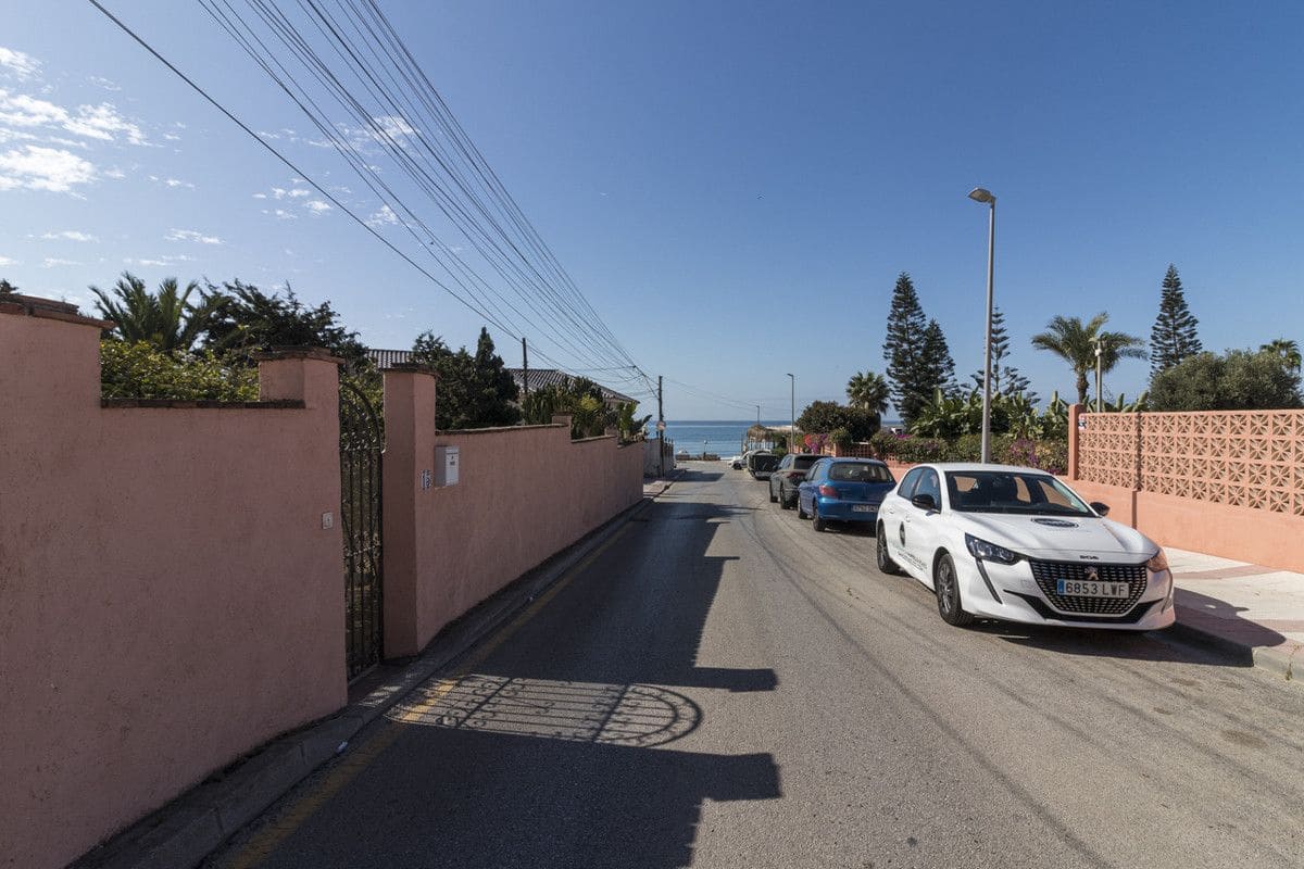 Chalet de 3 habitaciones en Marbella en venta con garaje - 2.000.000 € (Ref: 9470083)