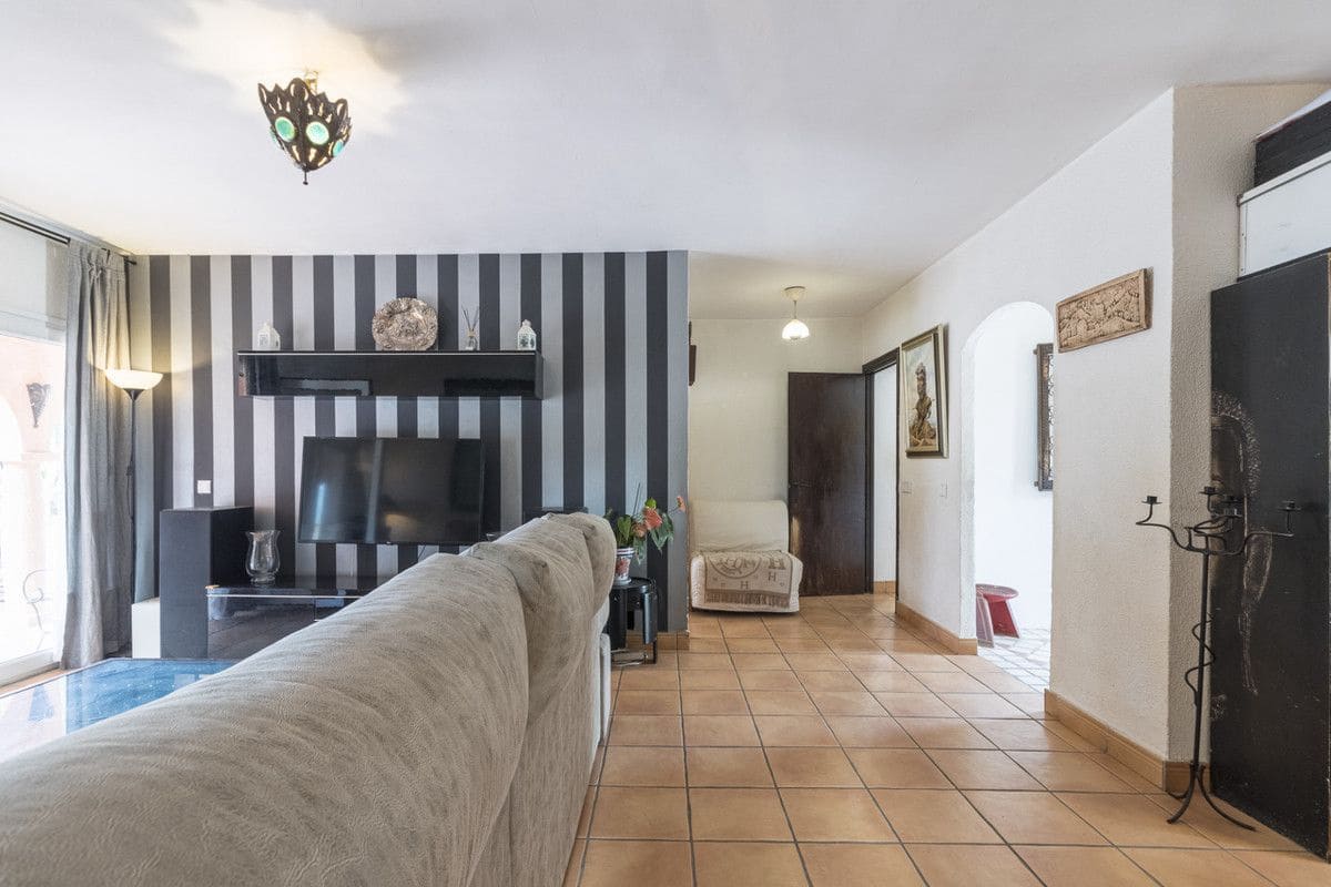 Chalet de 3 habitaciones en Marbella en venta con garaje - 2.000.000 € (Ref: 9470083)