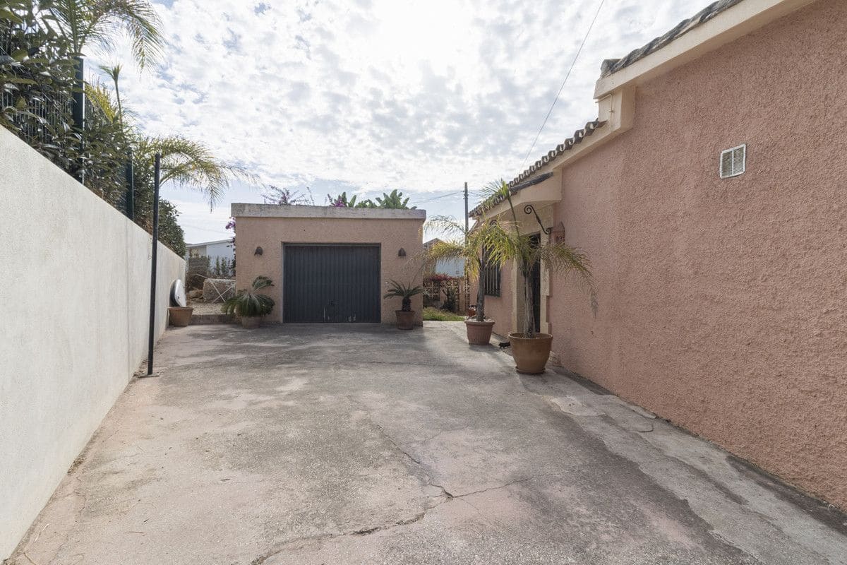 Chalet de 3 habitaciones en Marbella en venta con garaje - 2.000.000 € (Ref: 9470083)