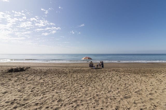 Chalet de 3 habitaciones en Aloha Golf, Marbella en venta con garaje - 2.000.000 € (Ref: 9470083)