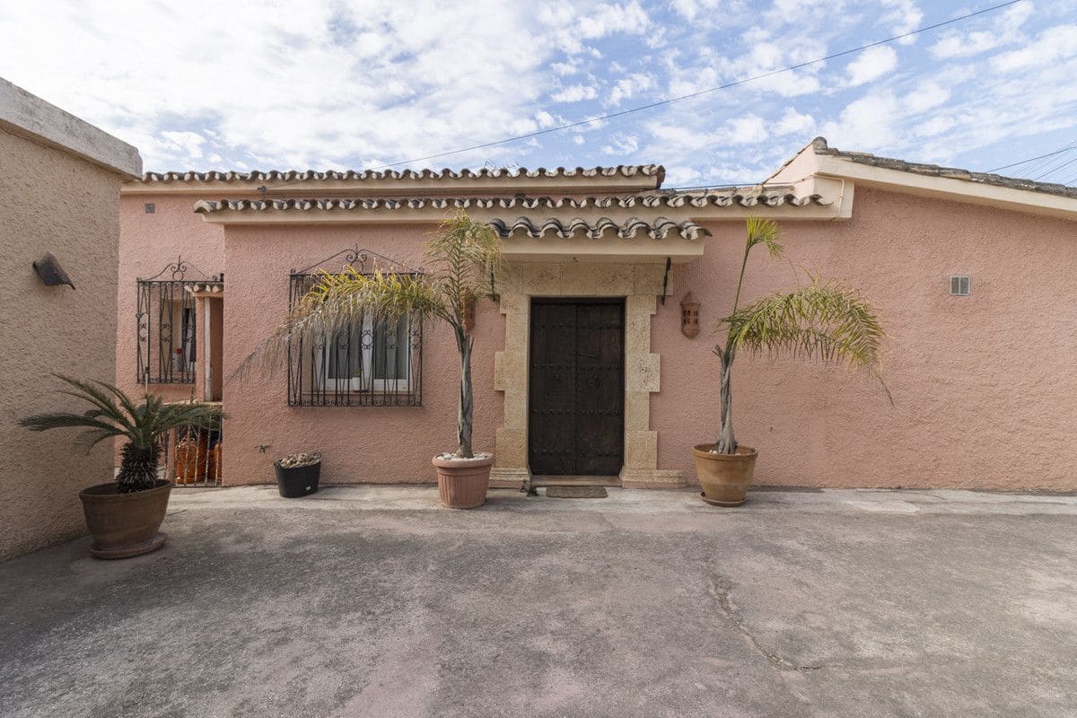 Chalet de 3 habitaciones en Marbella en venta con garaje - 2.000.000 € (Ref: 9470083)