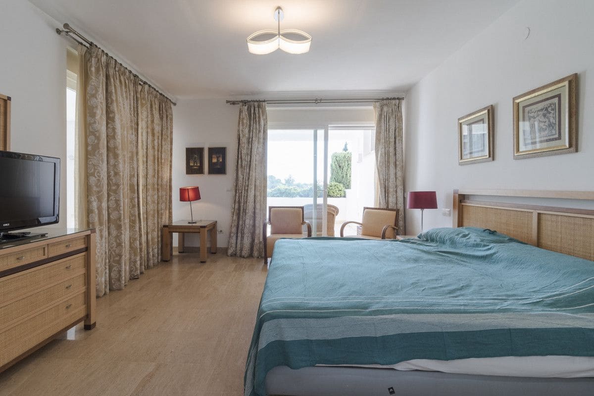 3 sypialnia Apartament na sprzedaż w Marbella z basenem garażem - 569 000 € (Ref: 9470084)