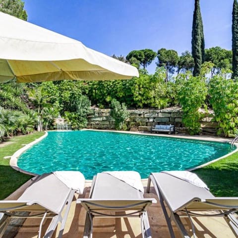 5 makuuhuone Huvila myytävänä paikassa Aloha Golf, Marbella - 8 000 000 € (Ref: 9470086)