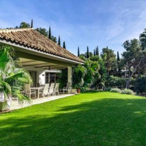 5 makuuhuone Huvila myytävänä paikassa Aloha Golf, Marbella - 8 000 000 € (Ref: 9470086)