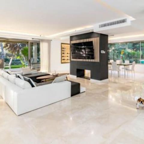 5 makuuhuone Huvila myytävänä paikassa Aloha Golf, Marbella - 8 000 000 € (Ref: 9470086)