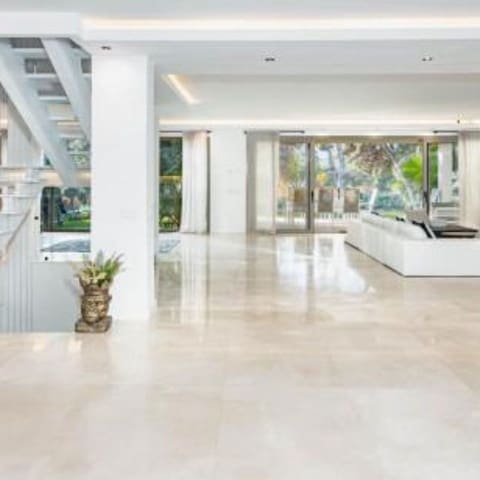 5 makuuhuone Huvila myytävänä paikassa Aloha Golf, Marbella - 8 000 000 € (Ref: 9470086)