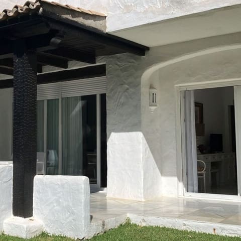 3 makuuhuone Huoneisto myytävänä paikassa Puerto Banus, Marbella mukana uima-altaan 
autotalli - 1 385 000 € (Ref: 9470088)