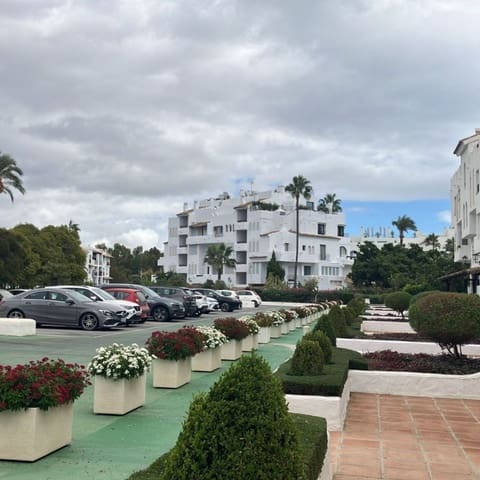 3 makuuhuone Huoneisto myytävänä paikassa Puerto Banus, Marbella mukana uima-altaan 
autotalli - 1 385 000 € (Ref: 9470088)