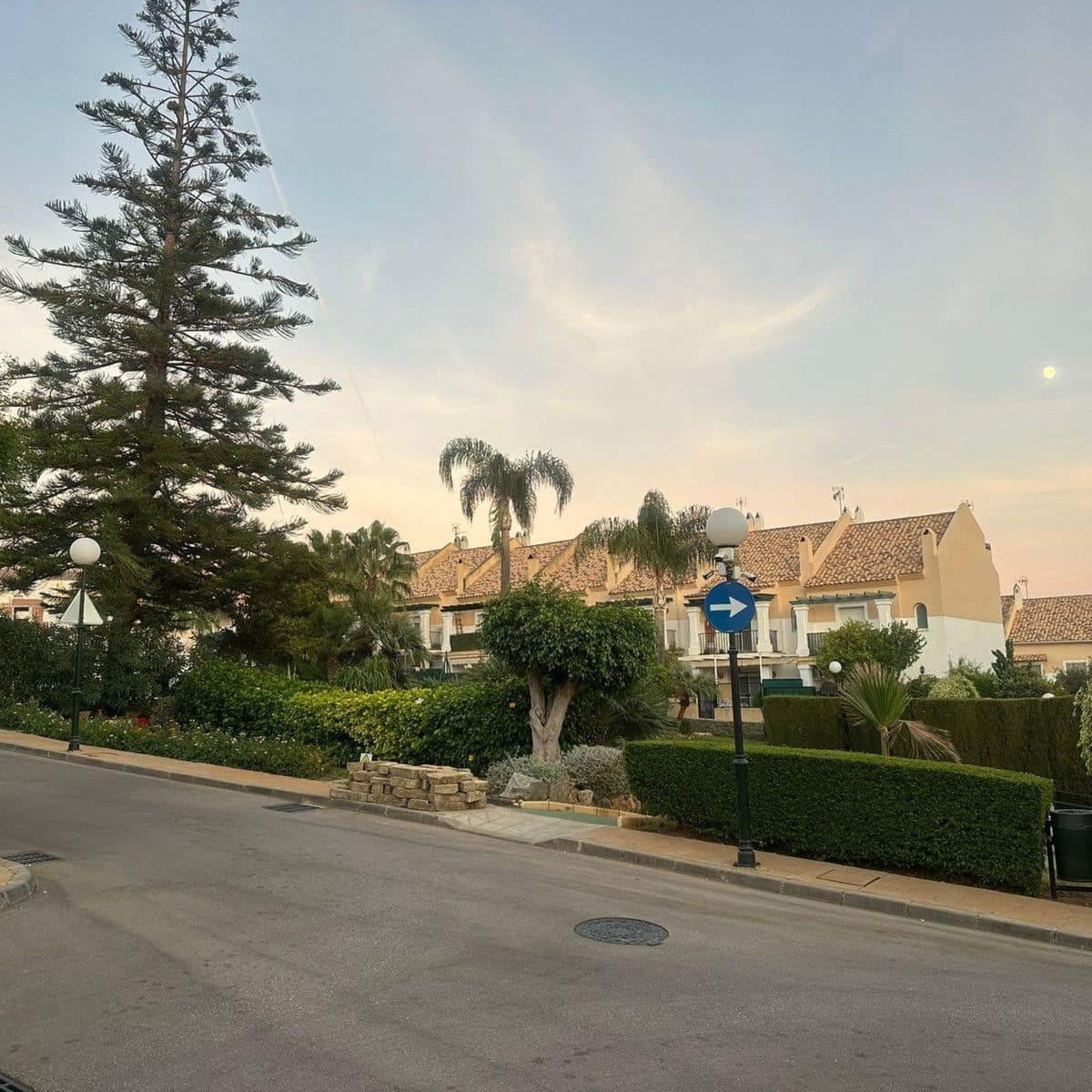 5 soverom Hus til salgs i Marbella med svømmebasseng garasje - € 635 000 (Ref: 9470089)