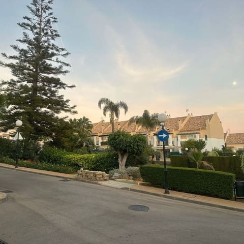 5 soverom Hus til salgs i Aloha Golf, Marbella med svømmebasseng garasje - € 635 000 (Ref: 9470089)