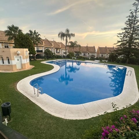 5 soverom Hus til salgs i Aloha Golf, Marbella med svømmebasseng garasje - € 635 000 (Ref: 9470089)