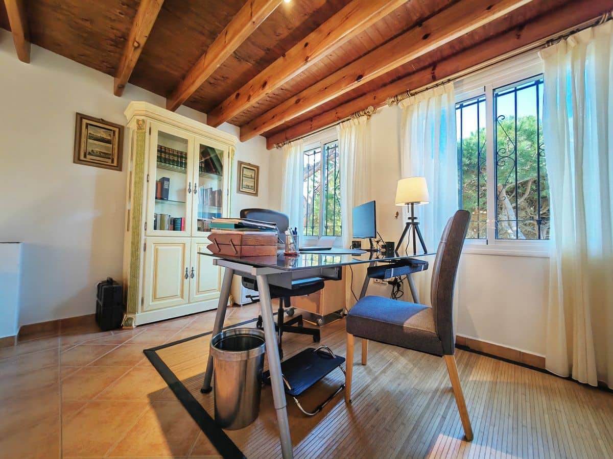 4 sovrum Villa till salu i Marbella med pool garage - 2 300 000 € (Ref: 9470091)