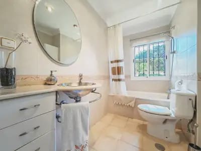 4 slaapkamer Villa te koop in Marbella met zwembad garage - € 2.300.000 (Ref: 9470091)