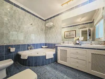 4 slaapkamer Villa te koop in Marbella met zwembad garage - € 2.300.000 (Ref: 9470091)