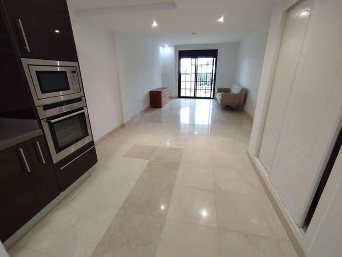 Piso de 4 habitaciones en Benalmádena en venta con piscina garaje - 739.000 € (Ref: 9470100)