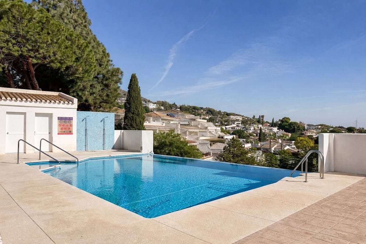 Casa de 2 habitaciones en Benalmádena en venta con piscina - 260.000 € (Ref: 9470102)