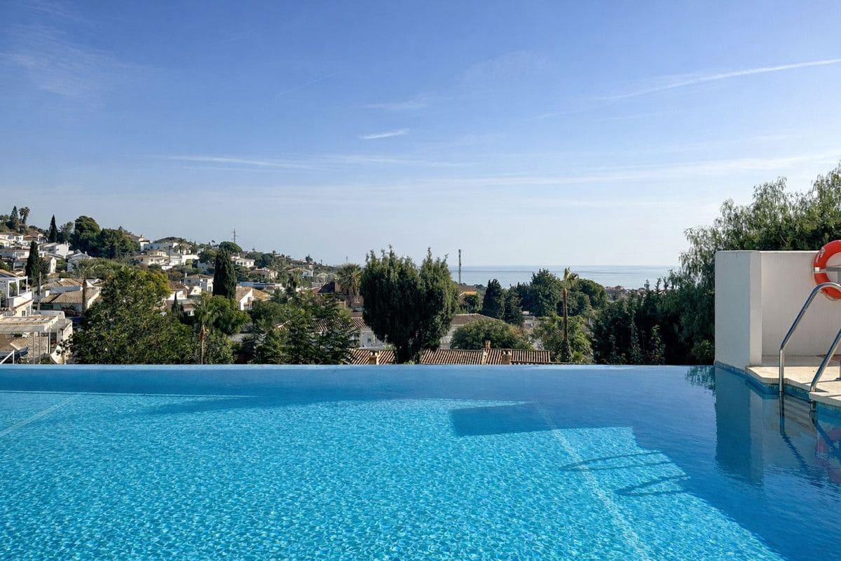 Casa de 2 habitaciones en Benalmádena en venta con piscina - 260.000 € (Ref: 9470102)