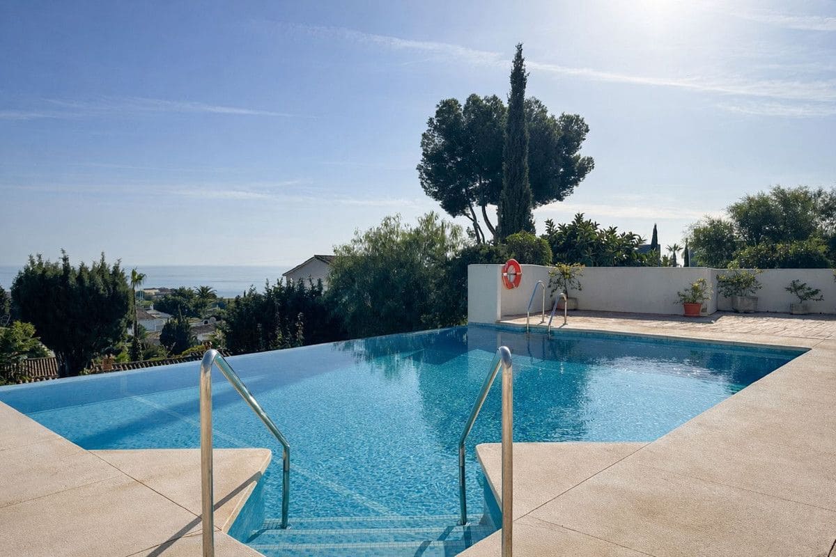 Casa de 2 habitaciones en Benalmádena en venta con piscina - 260.000 € (Ref: 9470102)