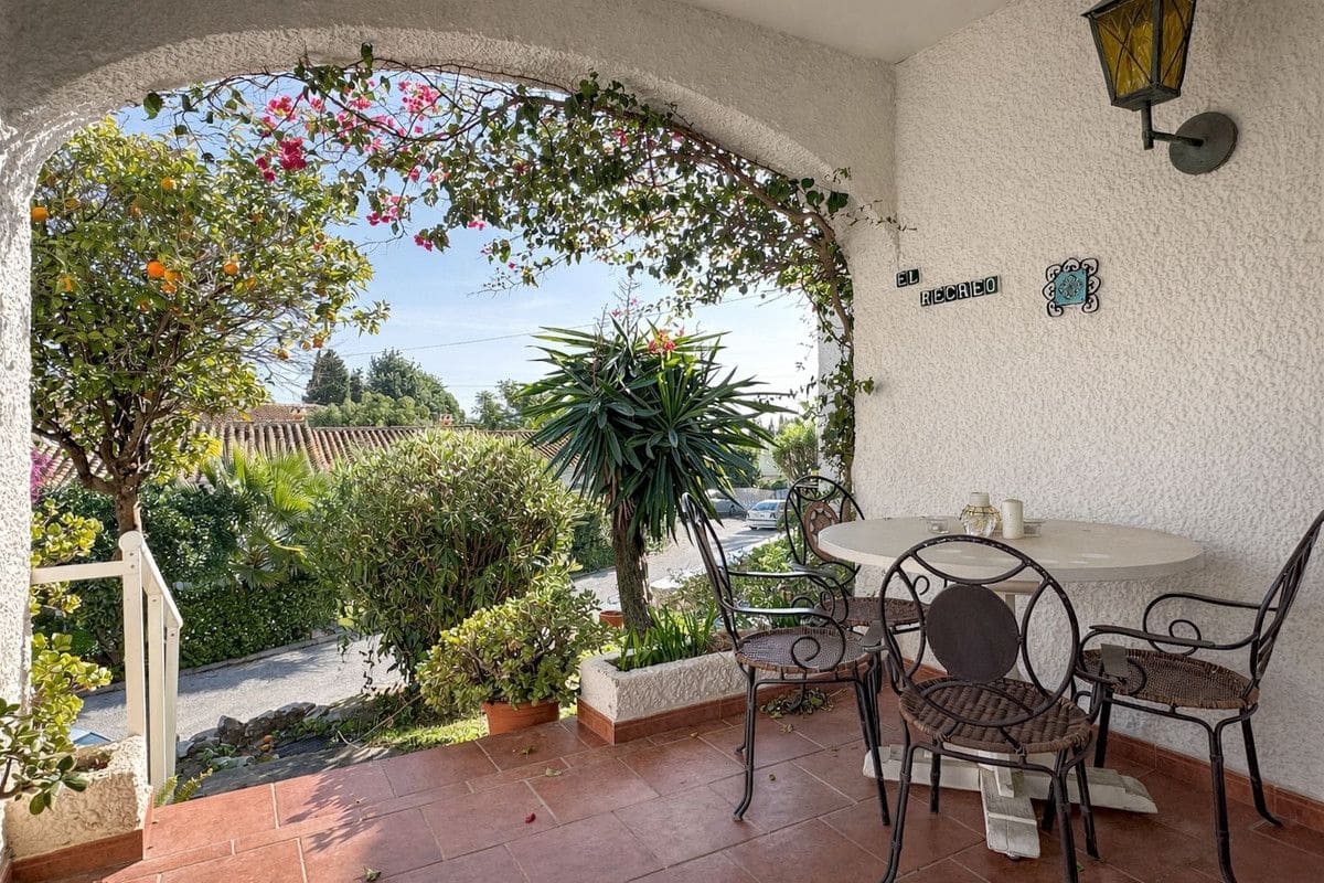 Casa de 2 habitaciones en Benalmádena en venta con piscina - 260.000 € (Ref: 9470102)