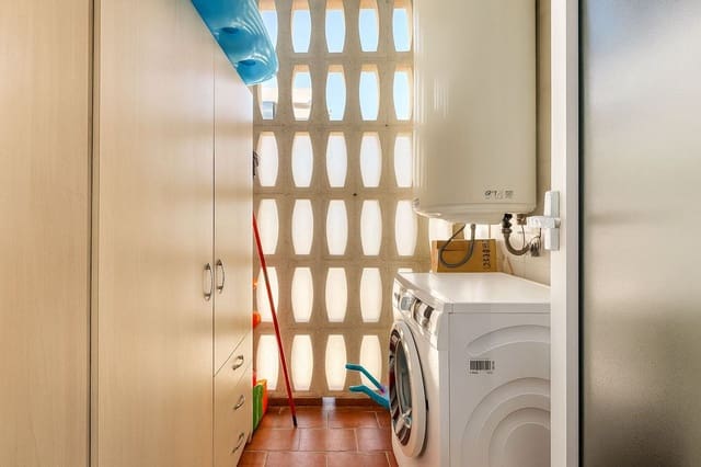 3 soverom Strandleiligheter til salgs i Centro ciudad, Fuengirola med svømmebasseng garasje - € 695 000 (Ref: 9470106)