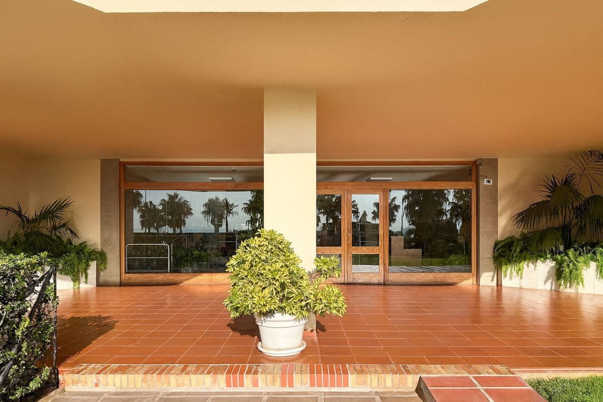 Apartamento Playa de 3 habitaciones en Fuengirola en venta con piscina garaje - 695.000 € (Ref: 9470106)