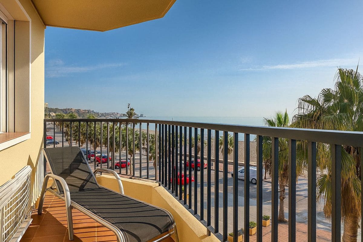 Apartamento Playa de 3 habitaciones en Fuengirola en venta con piscina garaje - 695.000 € (Ref: 9470106)