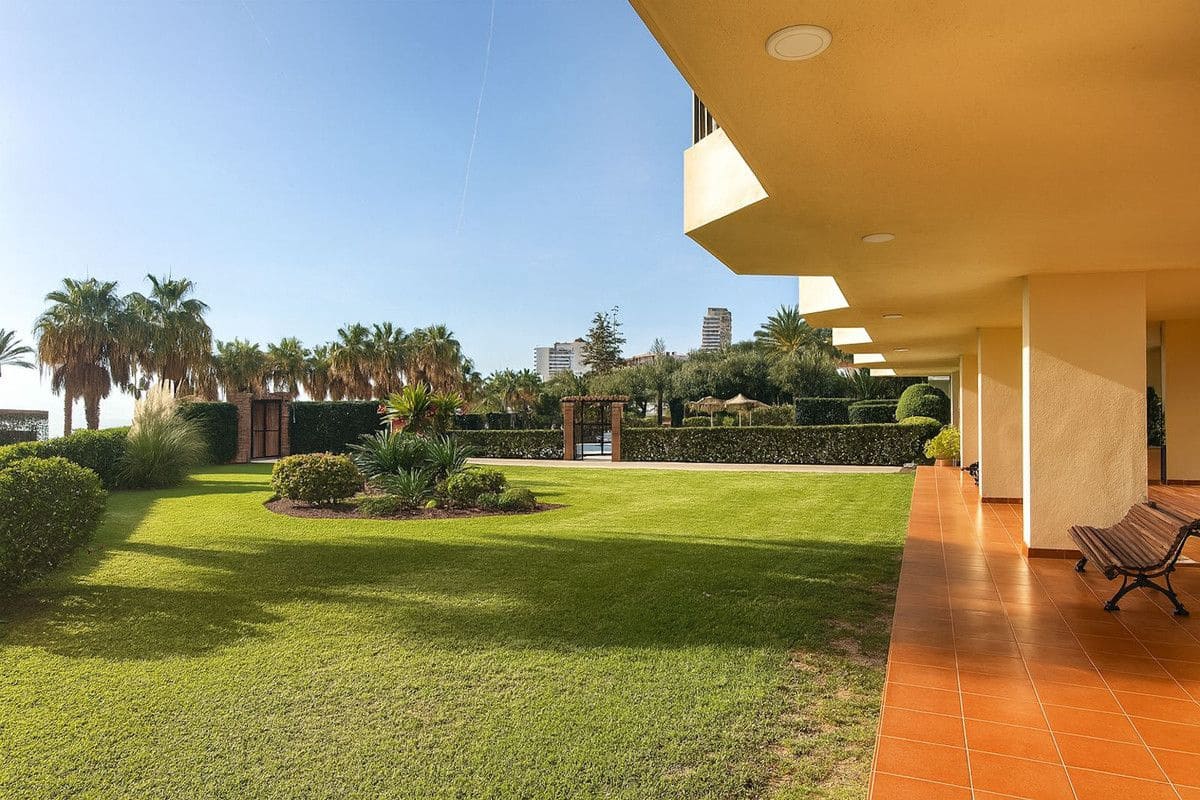 Apartamento Playa de 3 habitaciones en Fuengirola en venta con piscina garaje - 695.000 € (Ref: 9470106)