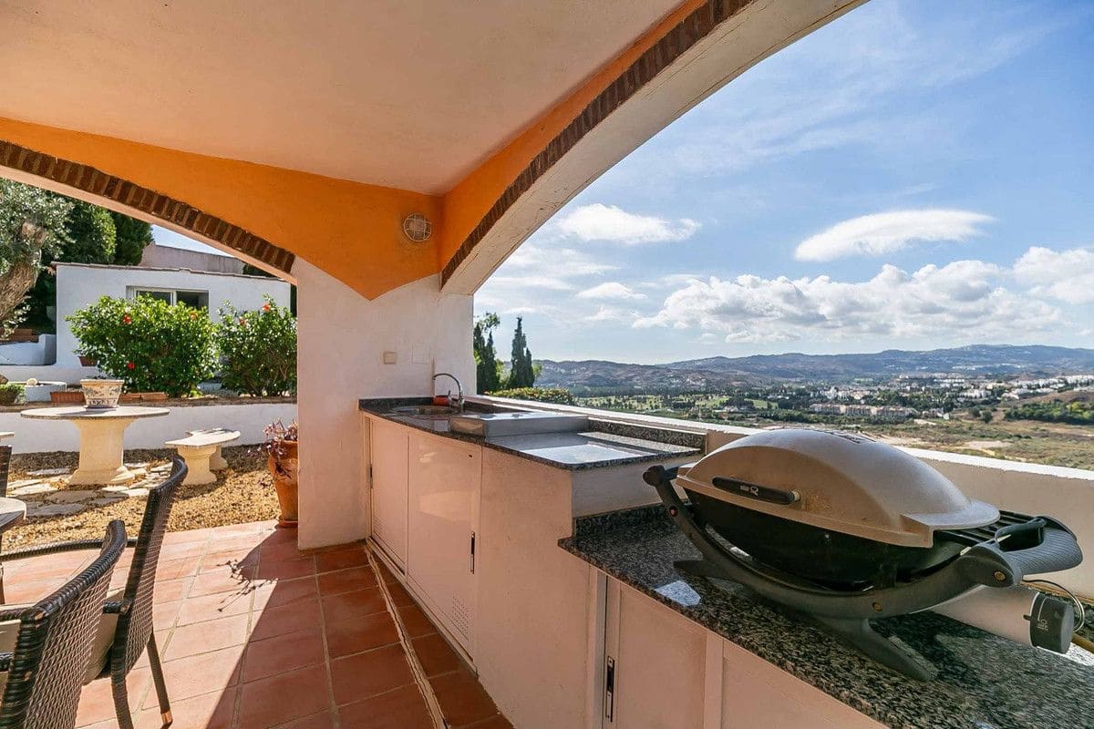 Chalet de 4 habitaciones en Mijas en venta con piscina garaje - 899.000 € (Ref: 9470108)