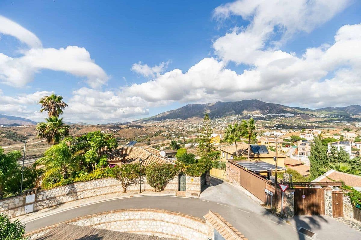 Chalet de 4 habitaciones en Mijas en venta con piscina garaje - 899.000 € (Ref: 9470108)