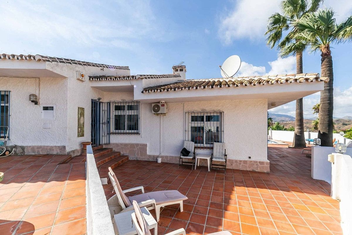 Chalet de 4 habitaciones en Mijas en venta con piscina garaje - 899.000 € (Ref: 9470108)