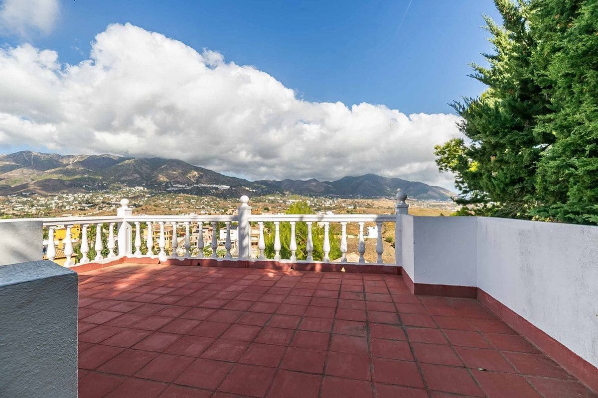 Chalet de 4 habitaciones en Mijas en venta con piscina garaje - 899.000 € (Ref: 9470108)